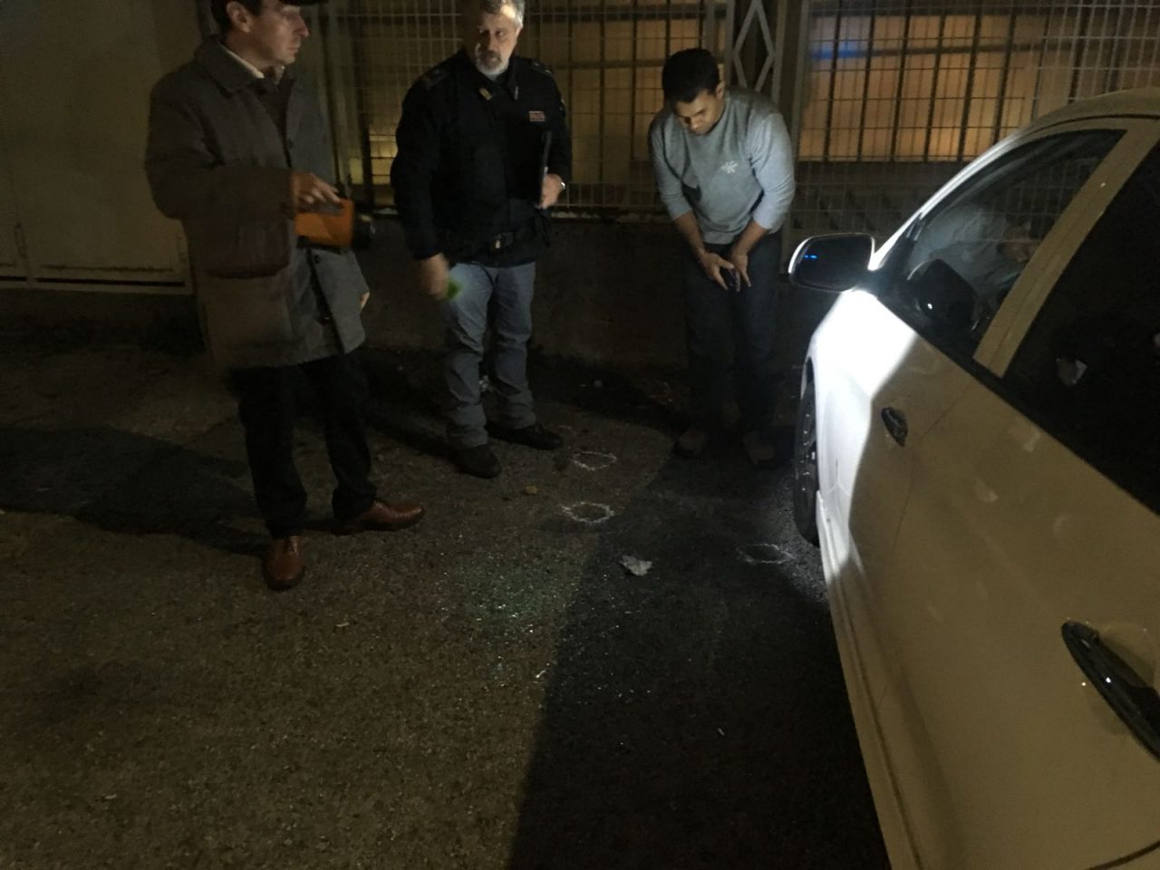 Spari in via Belfiore, prosegue la  caccia all’uomo FOTO