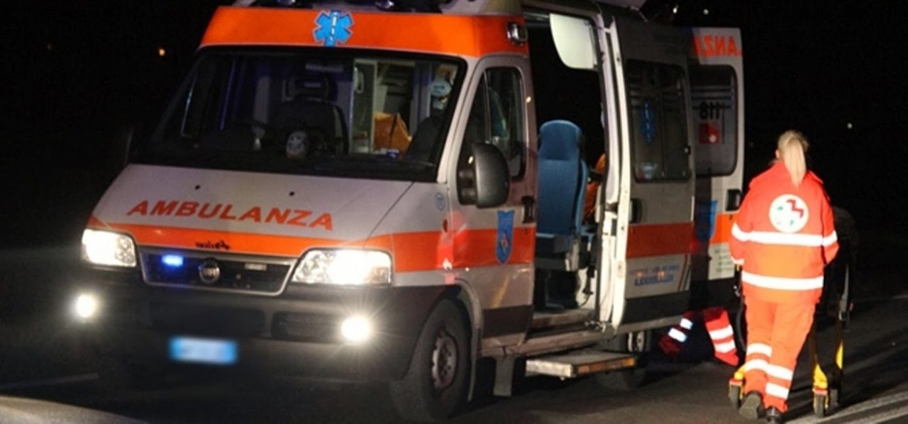 Due episodi violenti nella notte: due giovani in ospedale SIRENE NELLA NOTTE