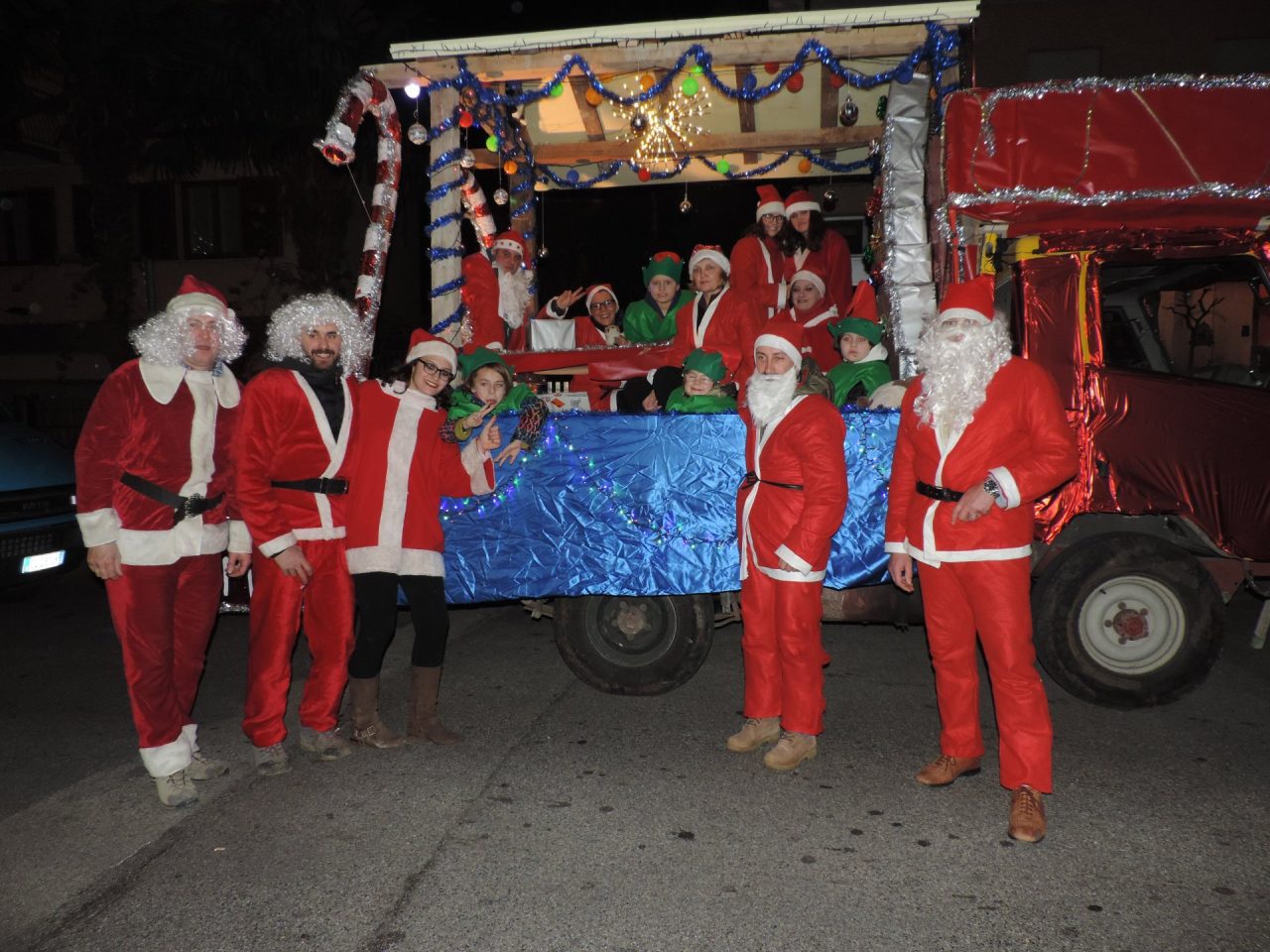 Natale a Mandello con presepi e sfilata dei carri