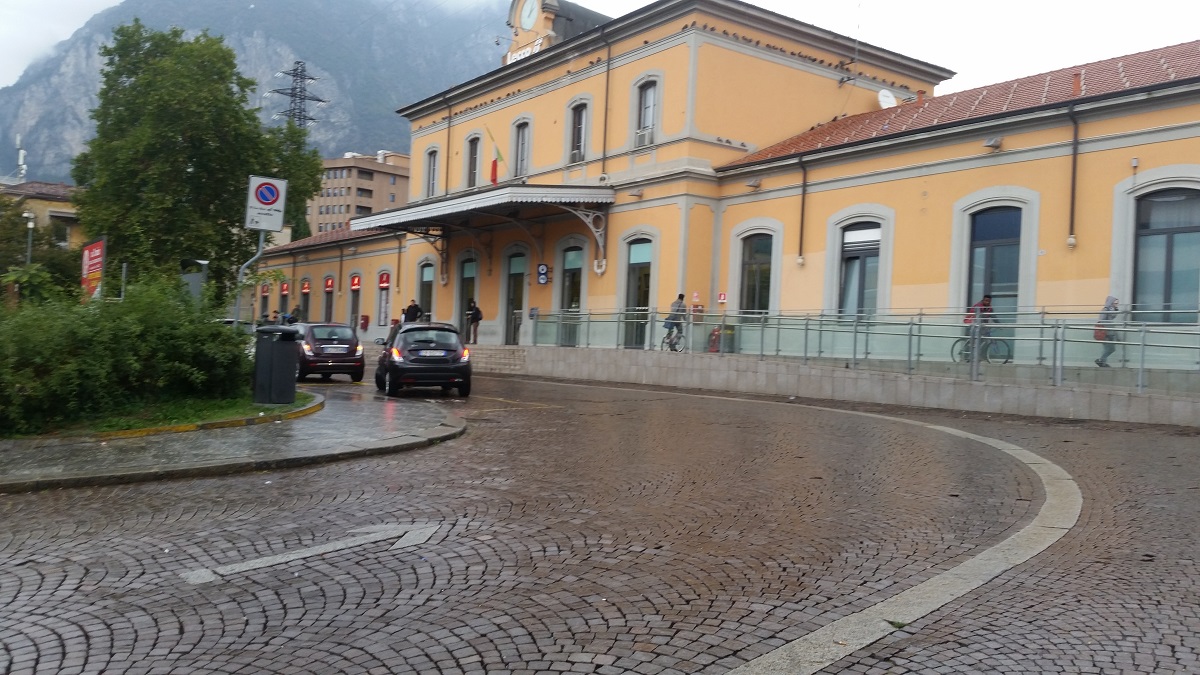 Lecco, modifiche agli orari di accesso alla Ztl in piazza Stazione e via Balicco