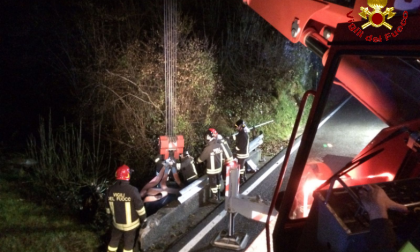Misterioso incidente in Valsassina auto recuperata dai pompieri FOTO