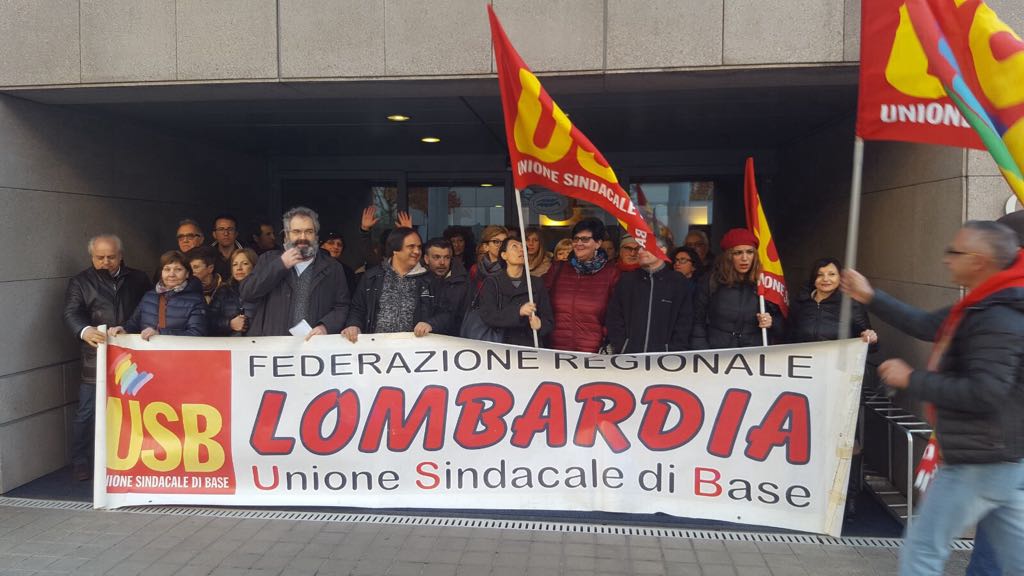 Picchetto di solidarietà per Francesco Scorzelli