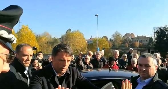 L’arrivo del segretario dem Renzi VIDEO