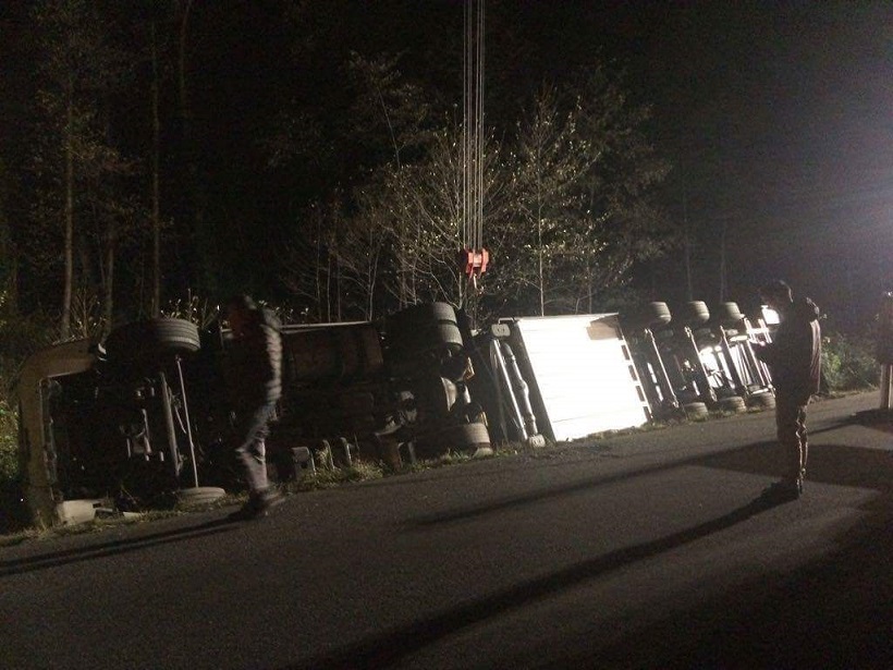 Tir ribaltato, traffico sospeso lungo la Sp 639
