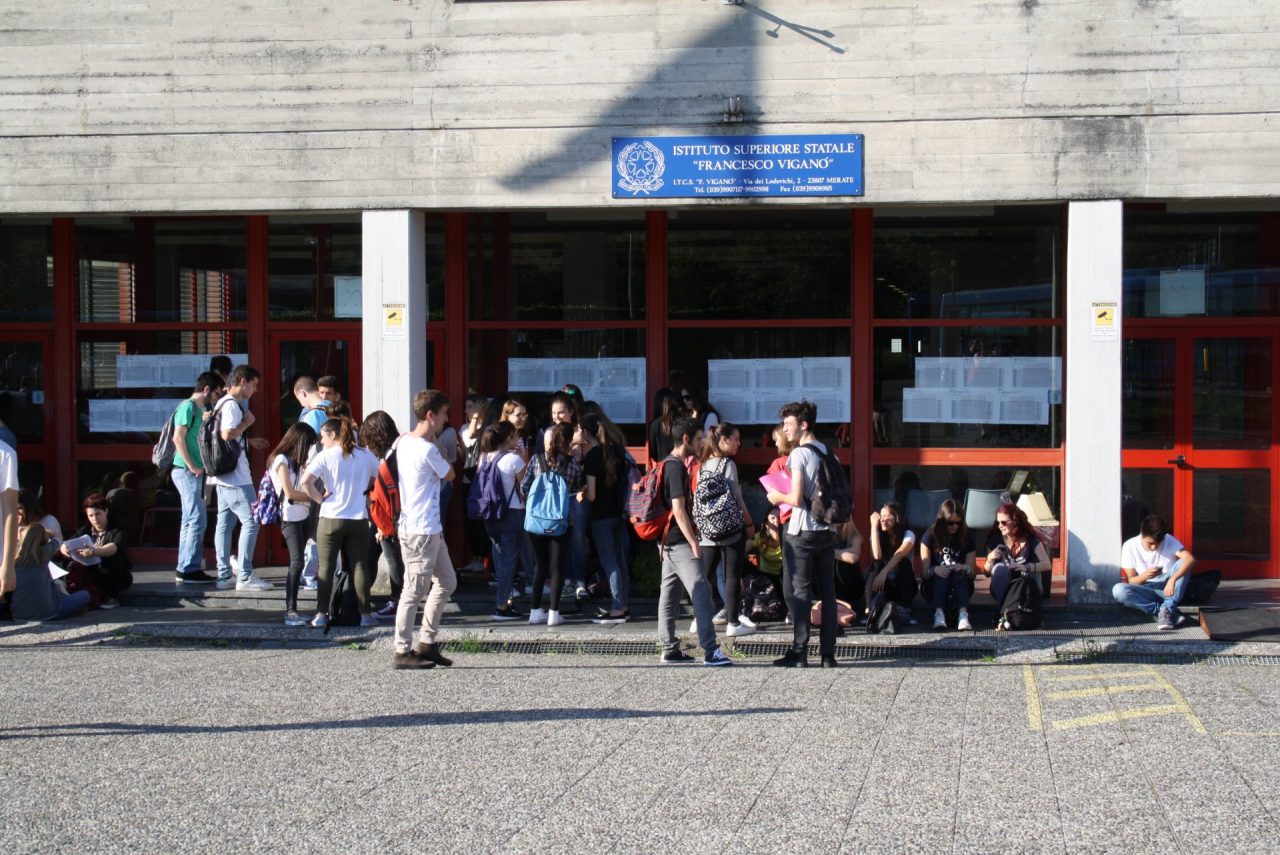 Gli studenti del Viganò contro la droga a scuola