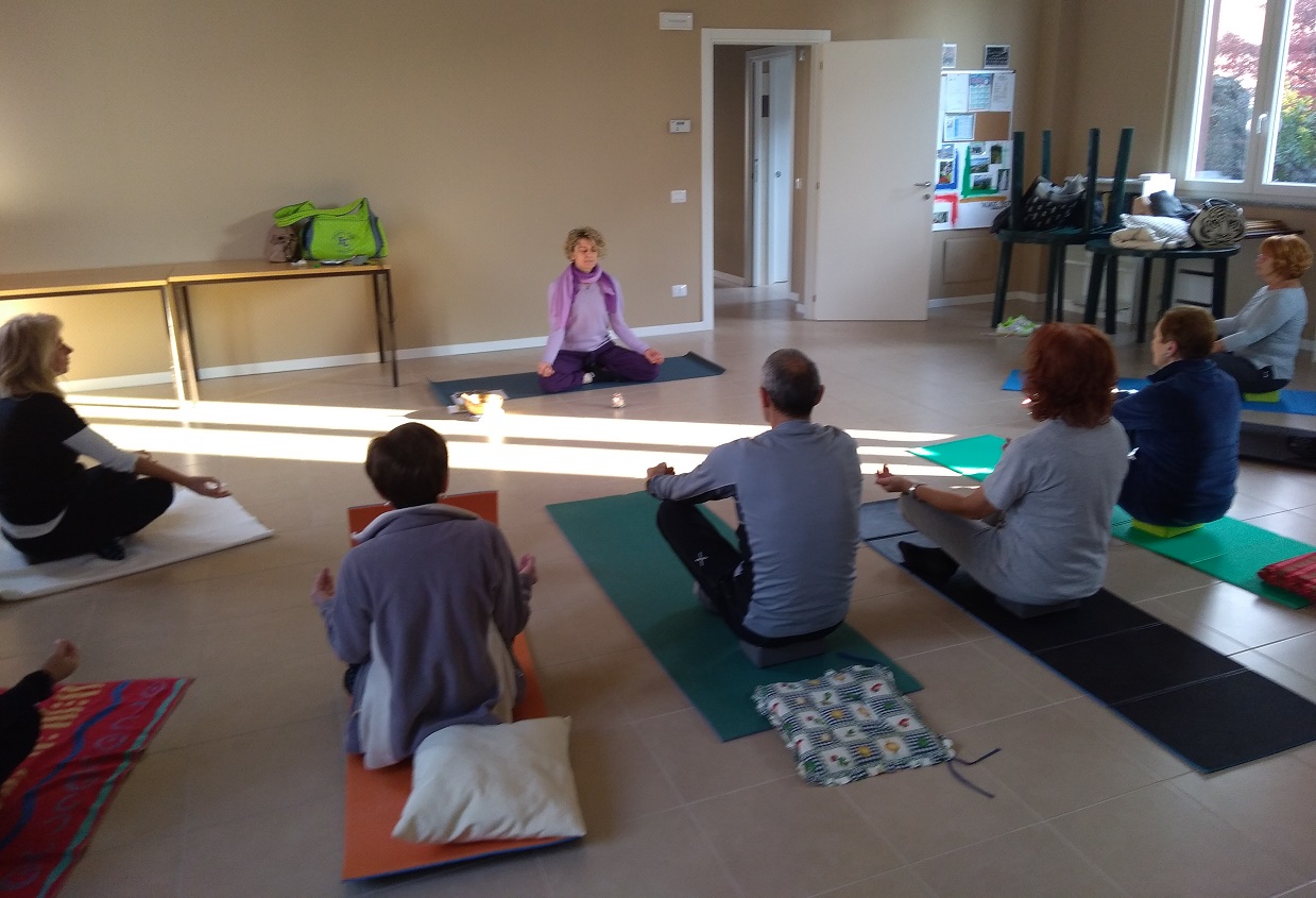 Focus su yoga e alimentazione all’università per tutte le età