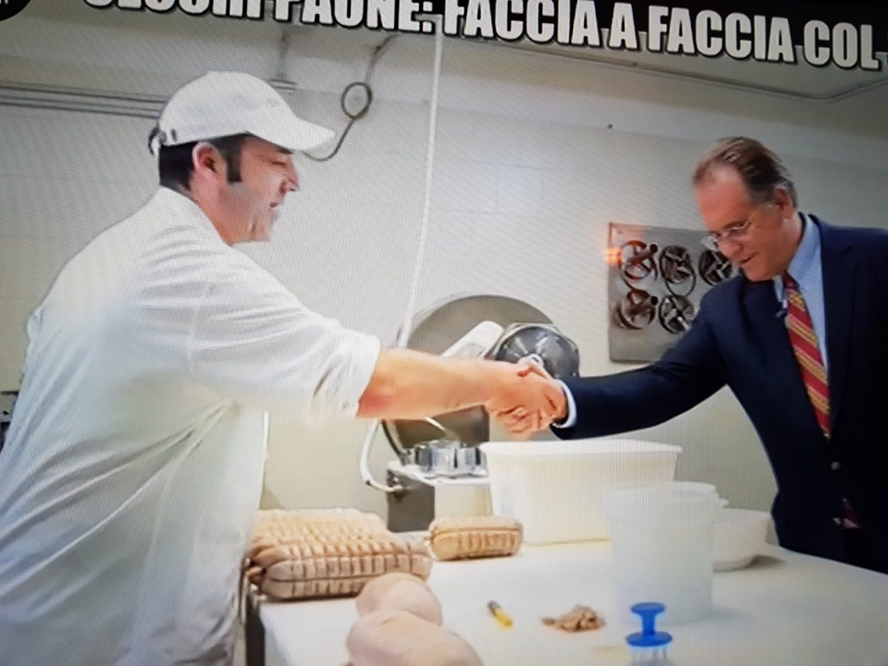 Cecchi Paone insultato da un salumiere brianzolo ECCO IL VIDEO