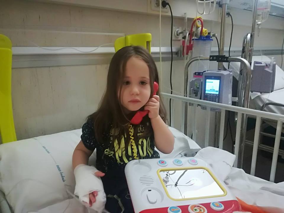 Maddalena, 2 anni, dona il midollo alla sorellina
