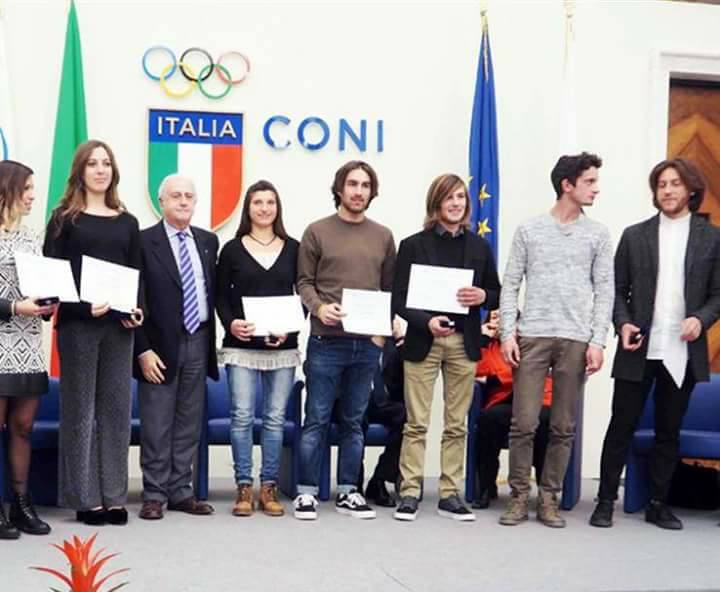 Giro d’onore per il campione di mountain bike Giovanni Pozzoni
