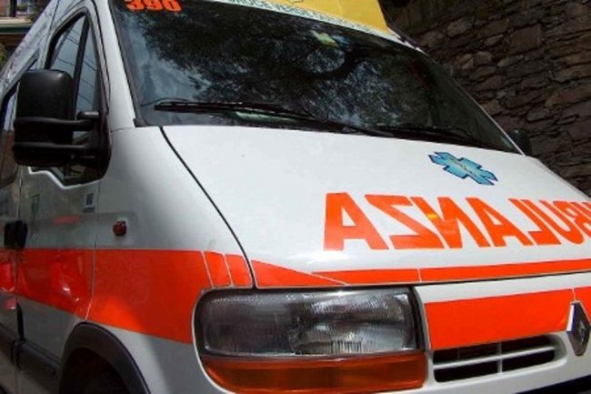 Precipita da un albero, ragazzino in ospedale