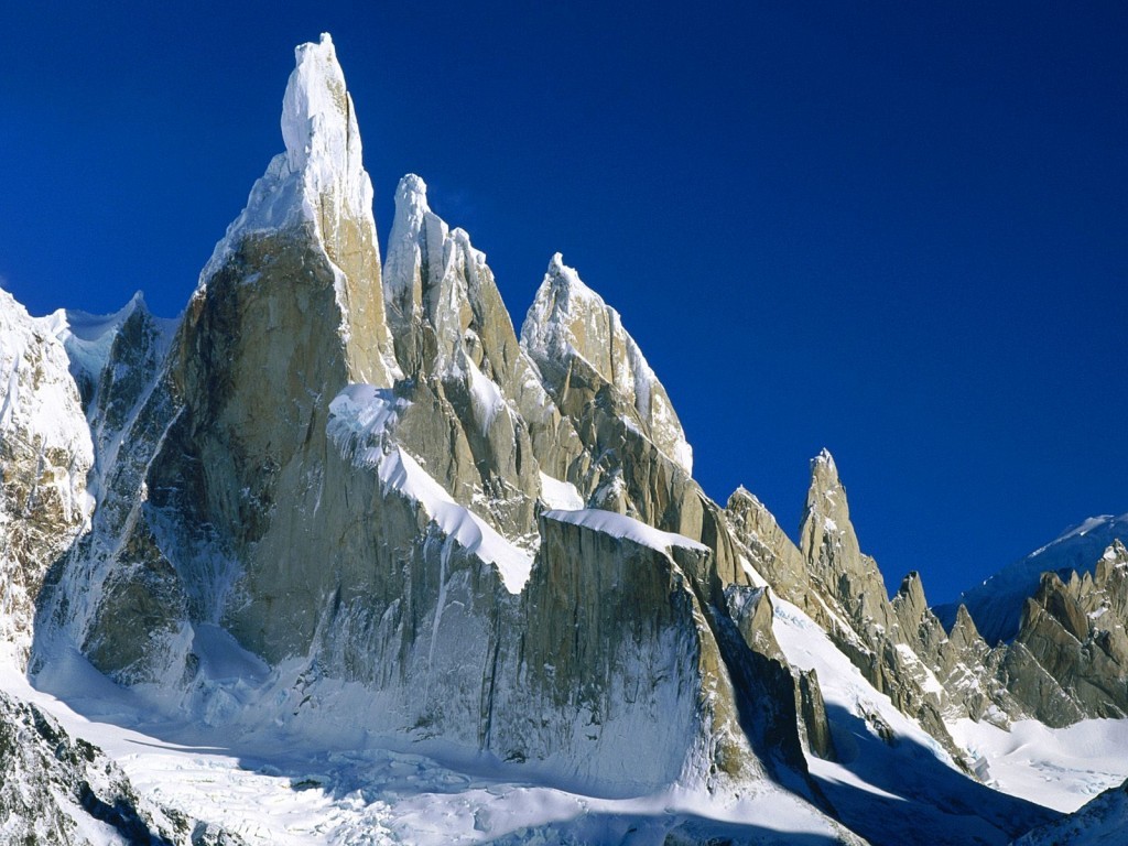 Volontari del soccorso alpino lecchese sul Cerro Torre