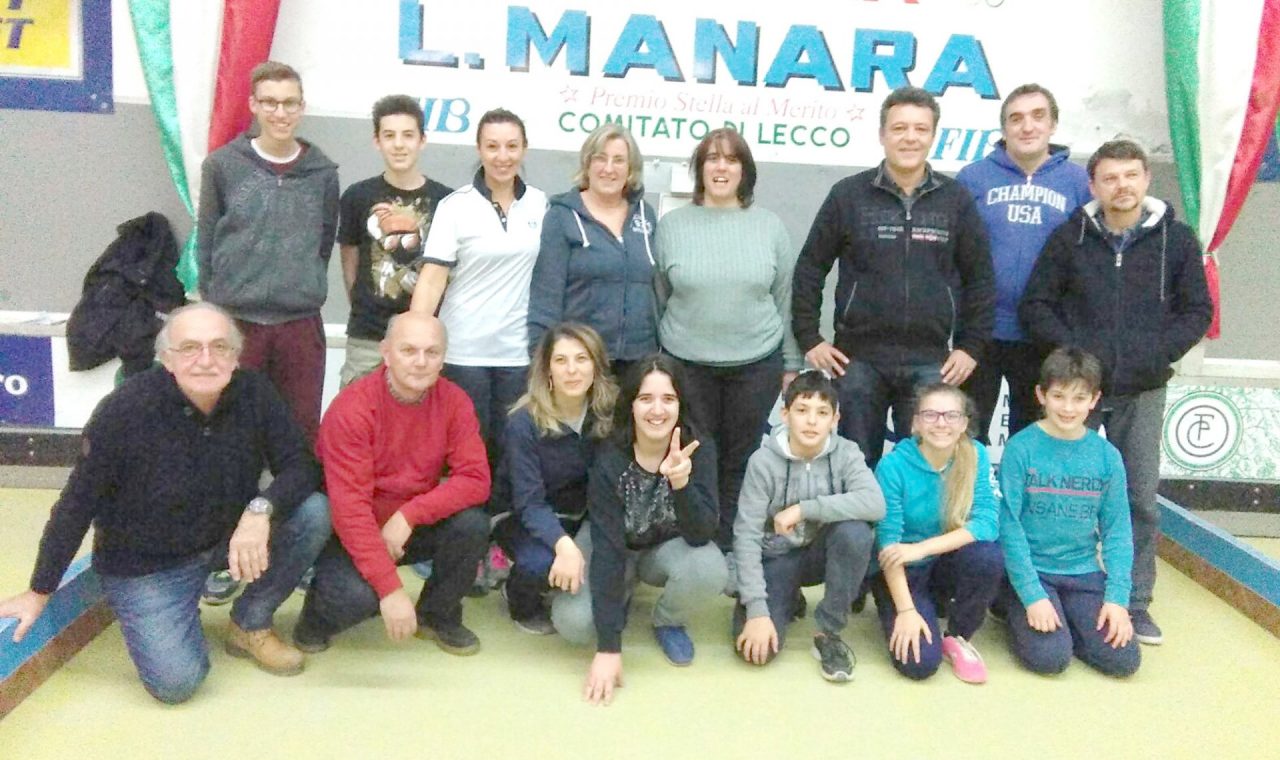 Sfida sui campi di bocce fra genitori e figli alla Manara