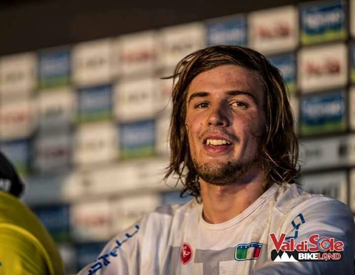 Il ciclista Giovanni Pozzoni al giro d’onore 2017