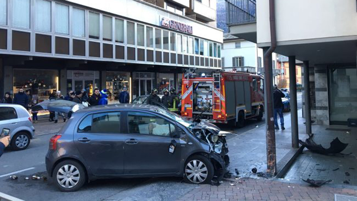 Ubriaco investe tre persone in centro a Sondrio