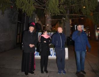 In piazza Garibaldi si è acceso l’albero di Natale