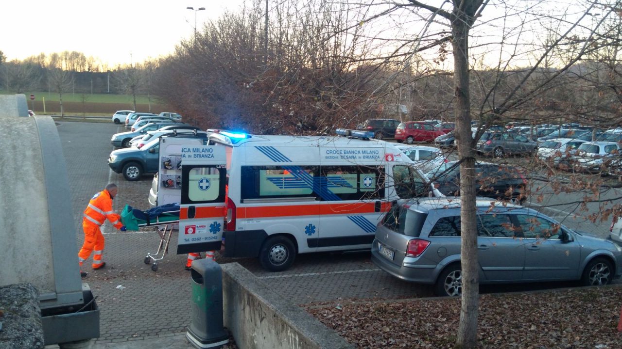 Treno fermo ad Osnago per un malore a bordo