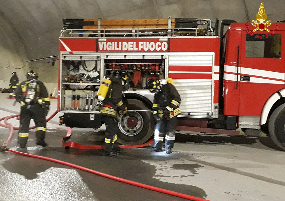 Esercitazione in galleria per i Vigili del Fuoco di Lecco e Sondrio