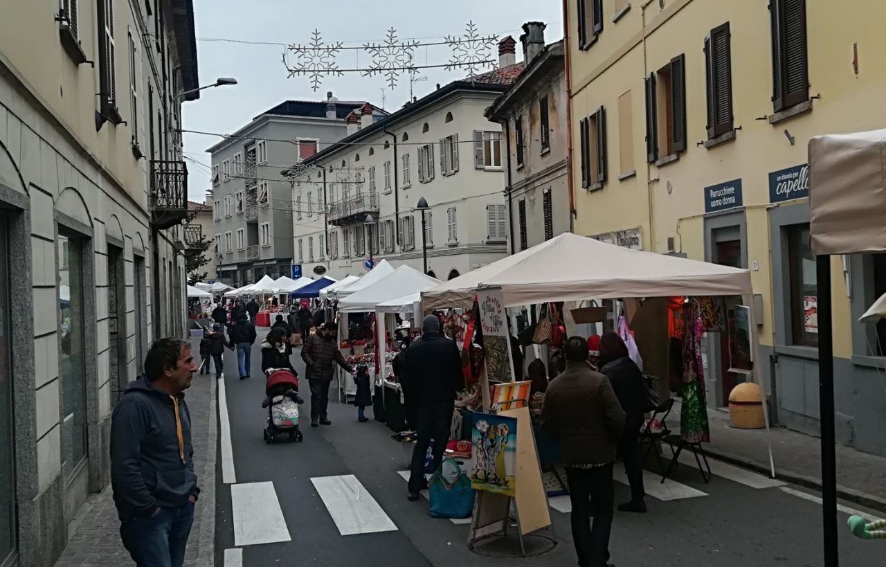 Successo per i mercatini natalizi a Olginate FOTO