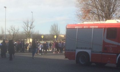 Allarme per una fuga di gas a scuola istituto evacuato FOTO