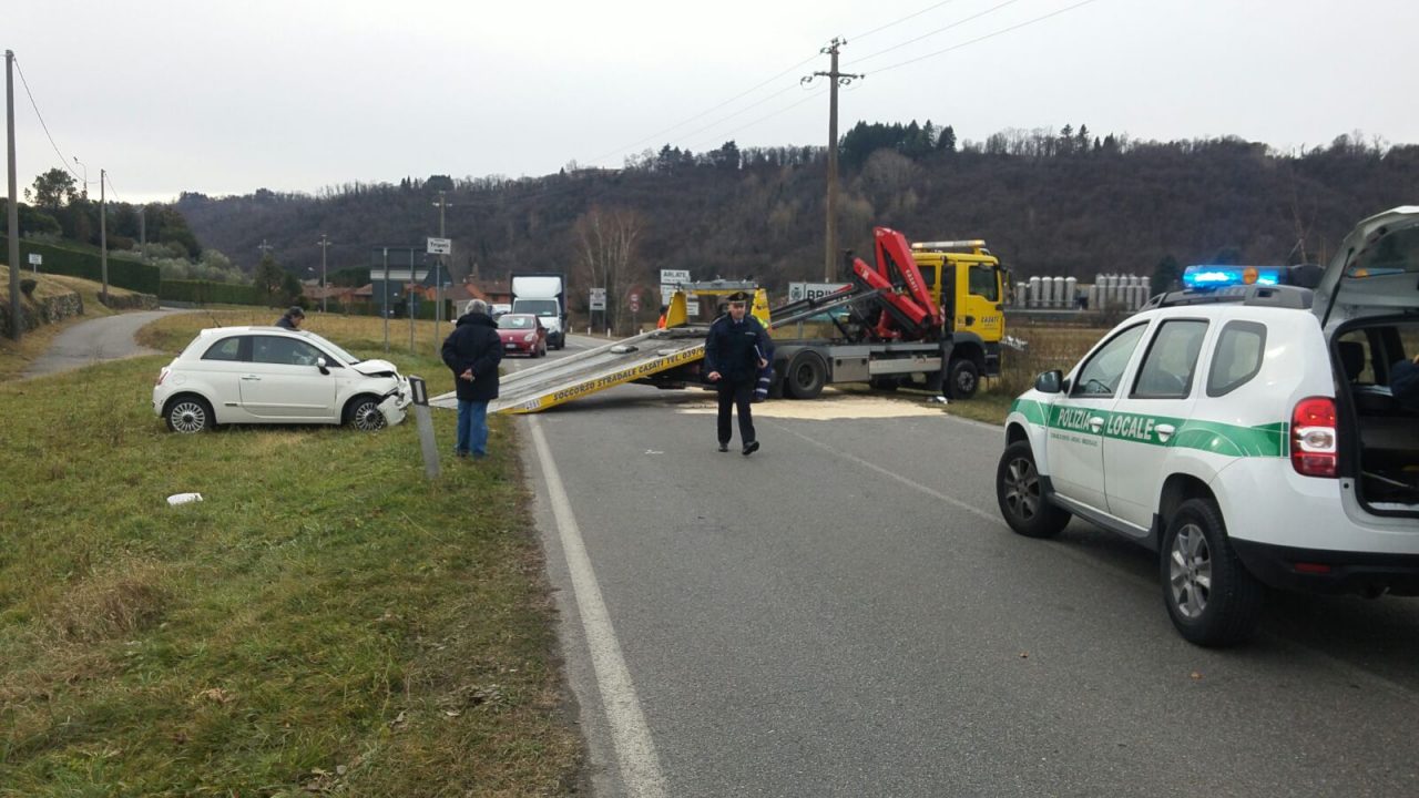 Incidente ad Arlate, frontale tra due auto, due i feriti