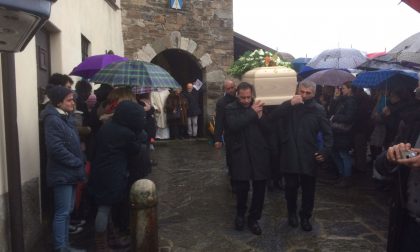 A Calolzio il funerale di Amarilli: "Sempre attenti alla guida, facciamolo per lei"