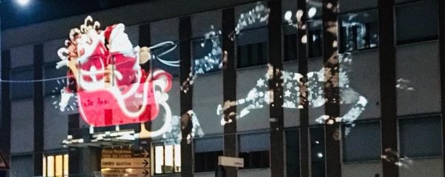 Incredibile in Brianza Babbo Natale rimosso dai muri dell’oratorio