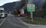 Camion in fiamme traffico rallentato