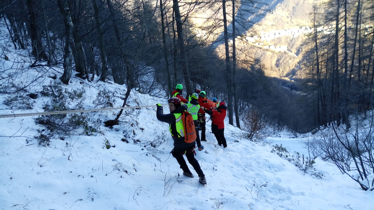 Brutta caduta, ragazza soccorsa in Valcava