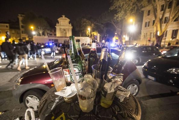 Stop all’alcol di notte Commercianti contrari