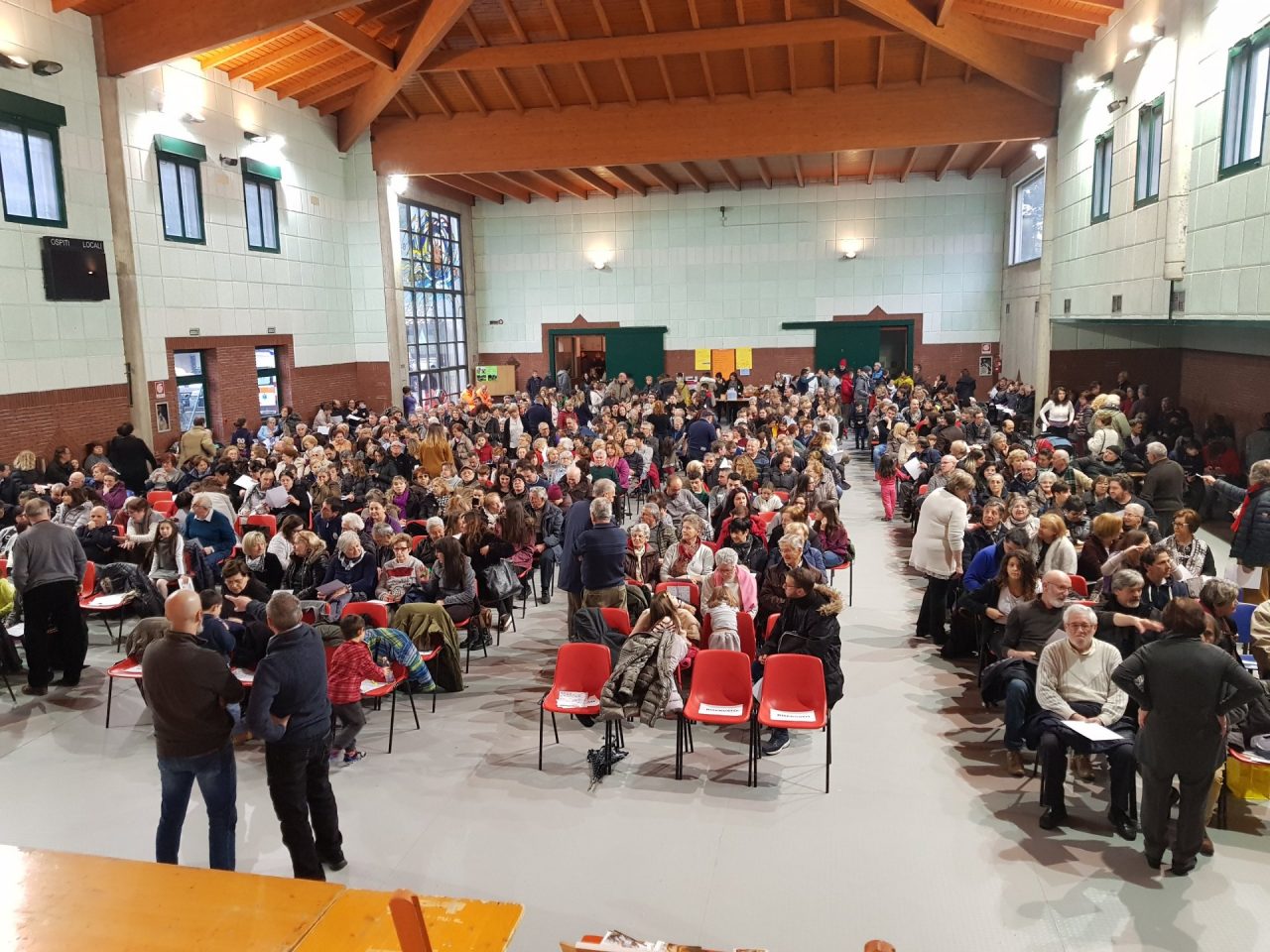 Tombolata Missaglia pienone al salone dell’oratorio FOTO