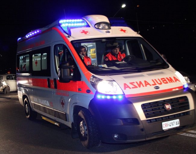 Alcol, incidente tra due auto e un malore nel lecchese SIRENE DI NOTTE