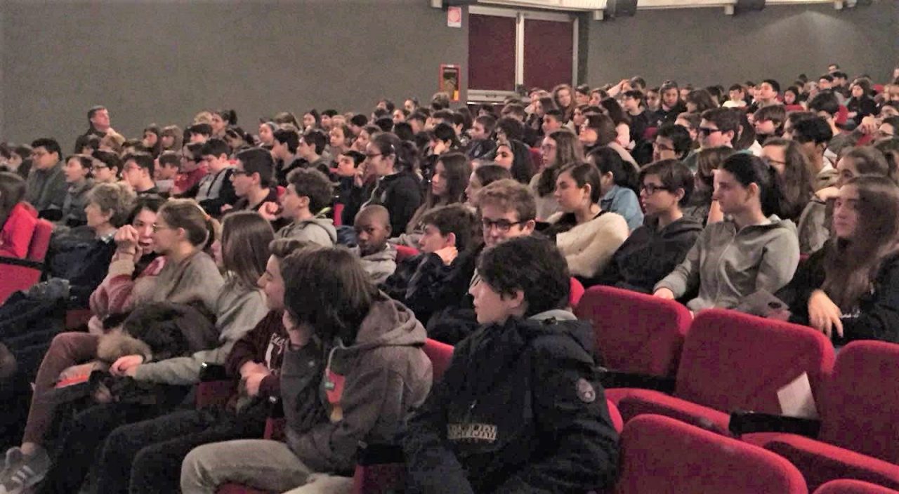 Gli adolescenti di Merate riflettono sui pericoli della droga FOTO