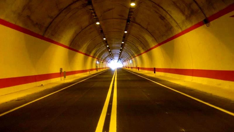 Lavori nelle gallerie: stop alle auto di notte sulla Statale 36