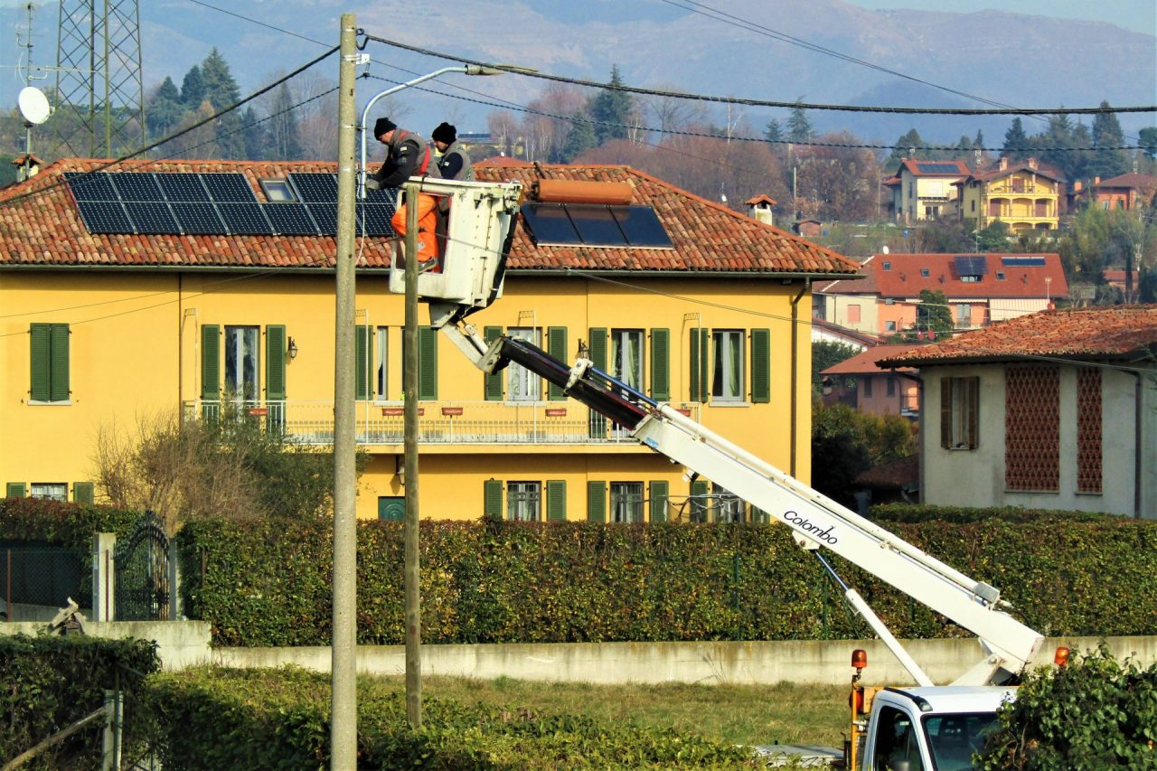 Via Buozzi a Novate raggiunta dall’illuminazione. Manca però un ultimo tratto FOTO
