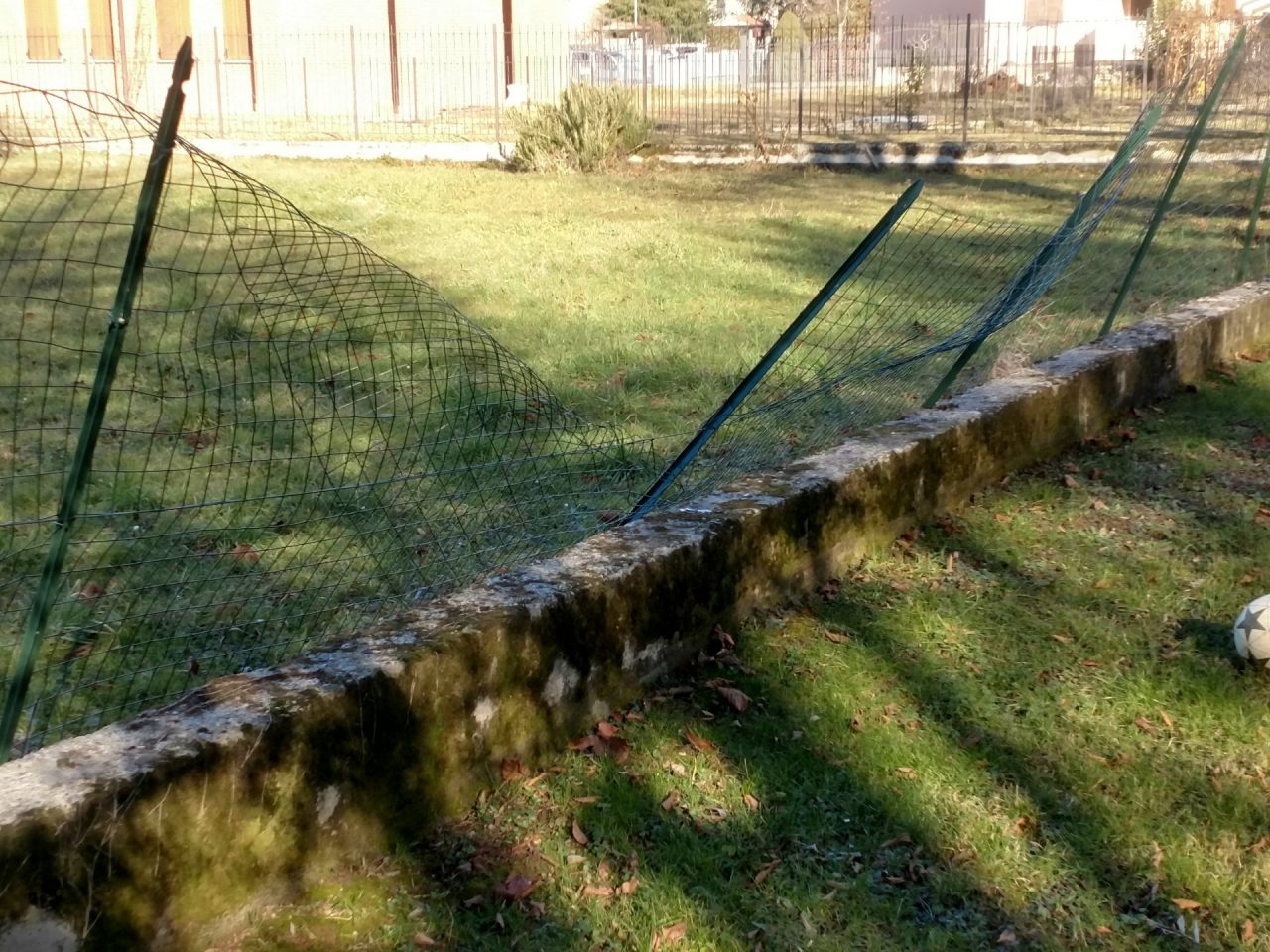 Vandalismi a Villa Gallavresi a Verderio – FOTO