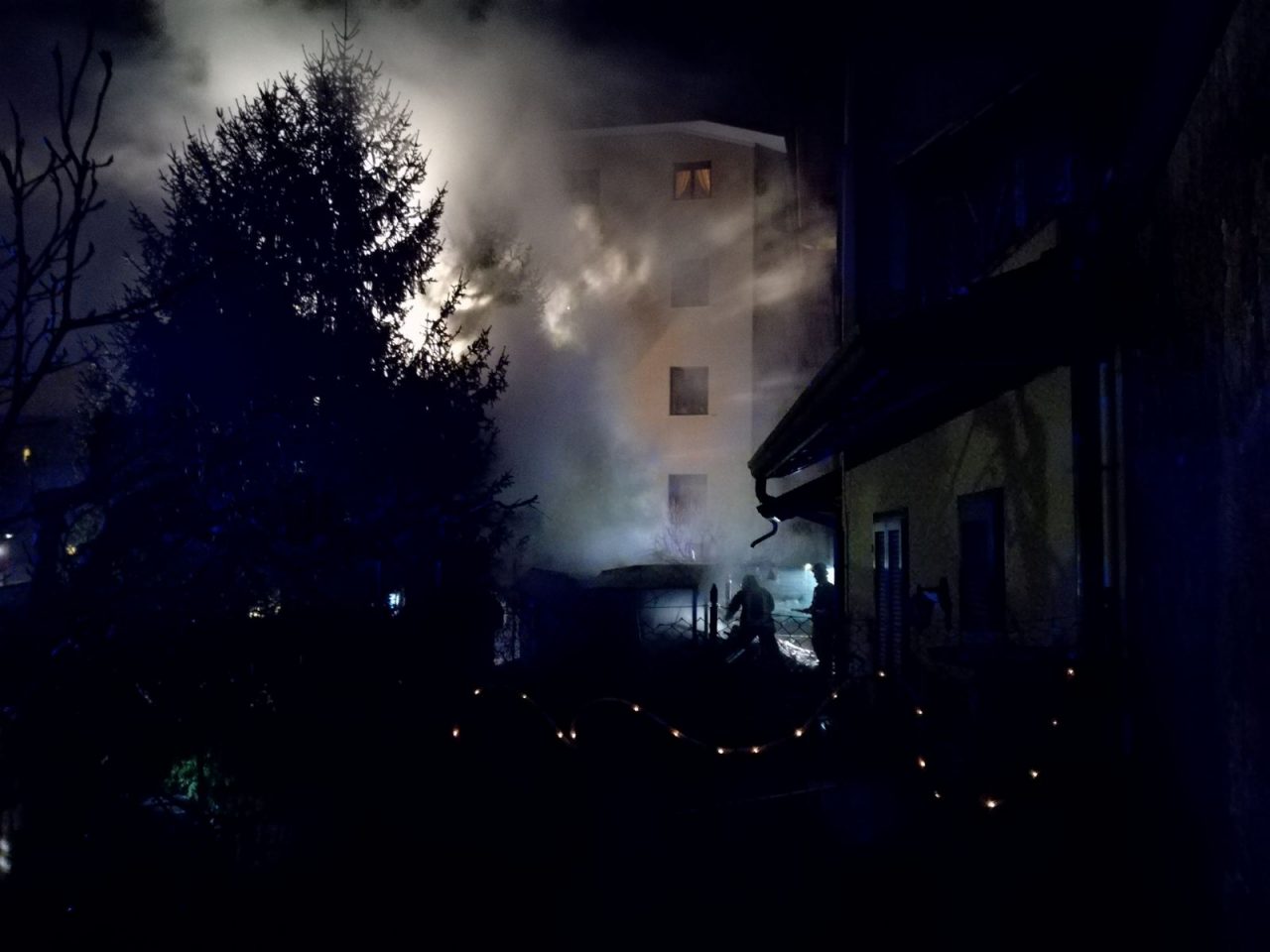 Incendio nella notte a Robbiate VIDEO