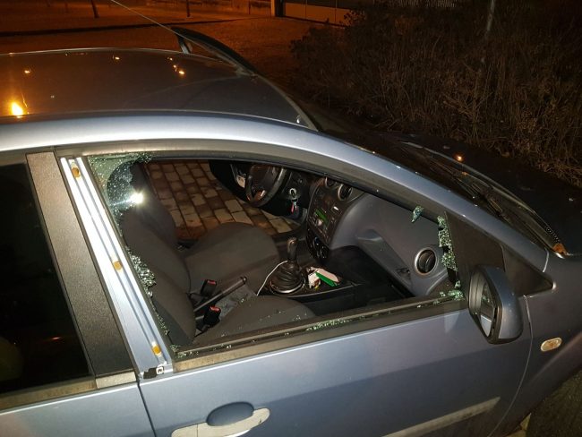 Lite al volante in SS36, due ex pugili prendono a pugni mamma e figlio