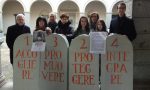 Le pietre della Marcia della Pace nel cortile del municipio di Lecco FOTO