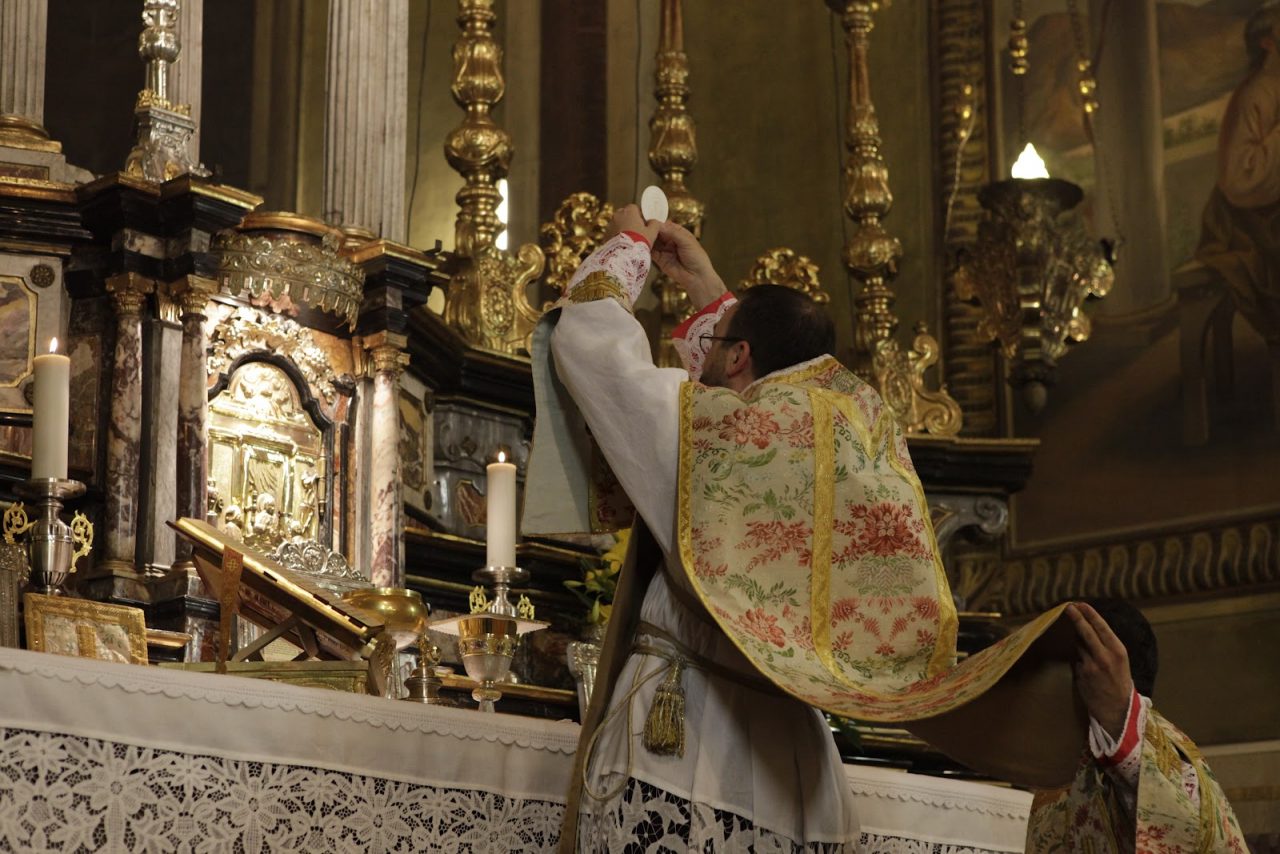 A Lecco Messa in latino nella chiesa di Santa Marta