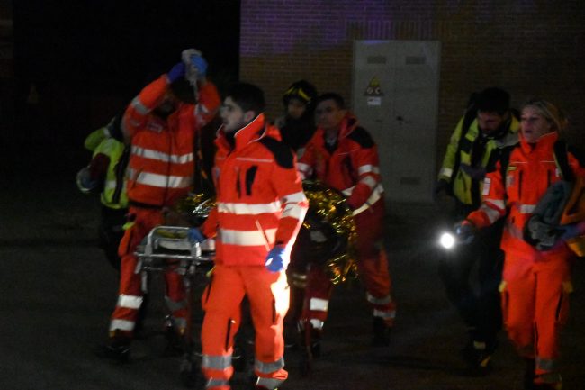 Travolto dal treno a Carnate rischia anche l’altra gamba. Giallo sul gioco pericoloso
