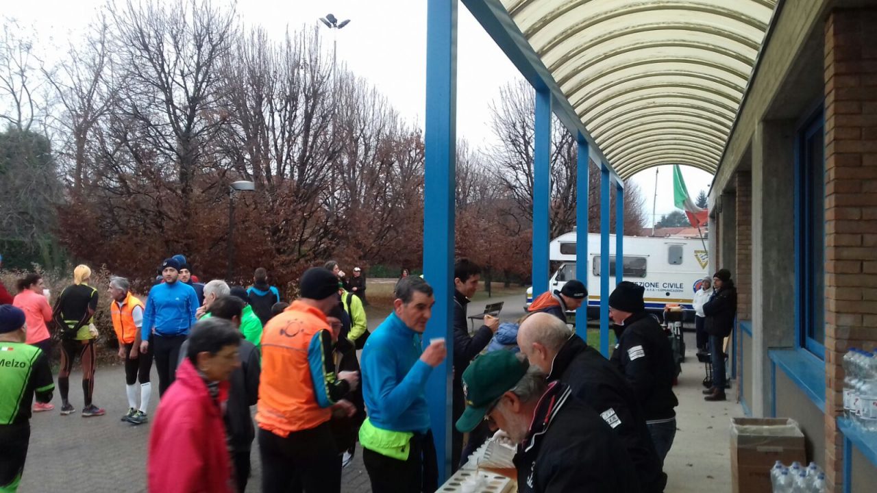 Giro Cascine i podisti sfidano il freddo FOTO