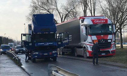 Camion in panne a Osnago, traffico in tilt in Brianza FOTO