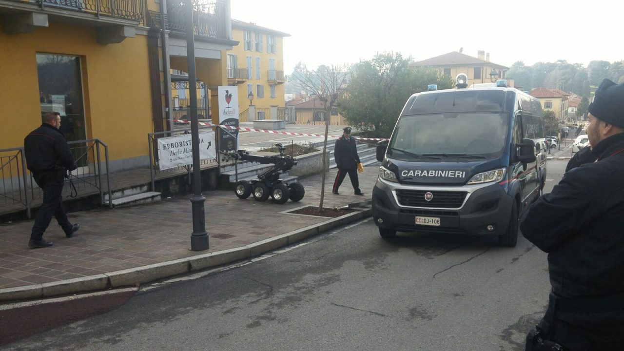 Allarme bomba a Missaglia la valigia era lì almeno da ieri sera