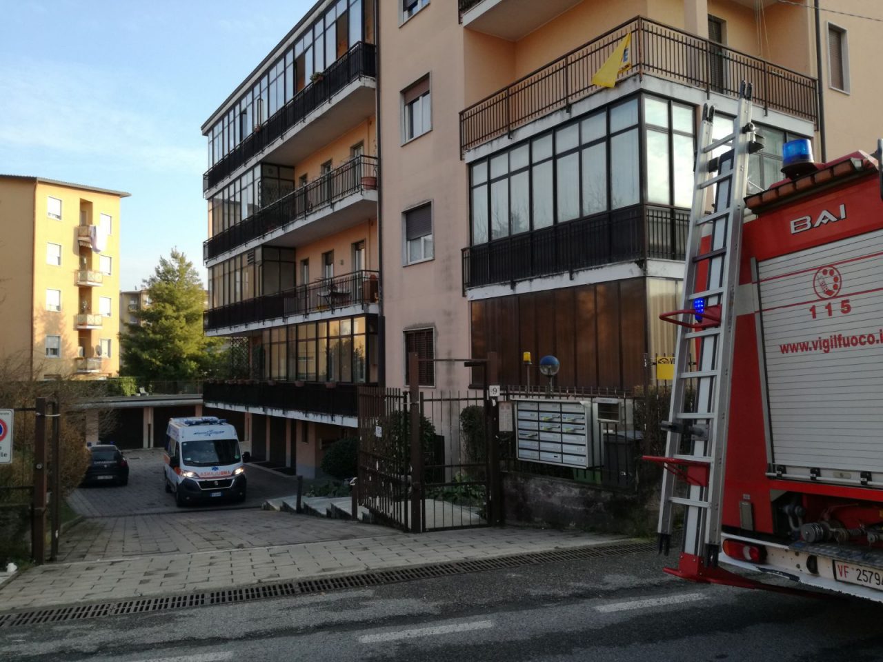 Malore in casa, intervengono i vigili del fuoco VIDEO