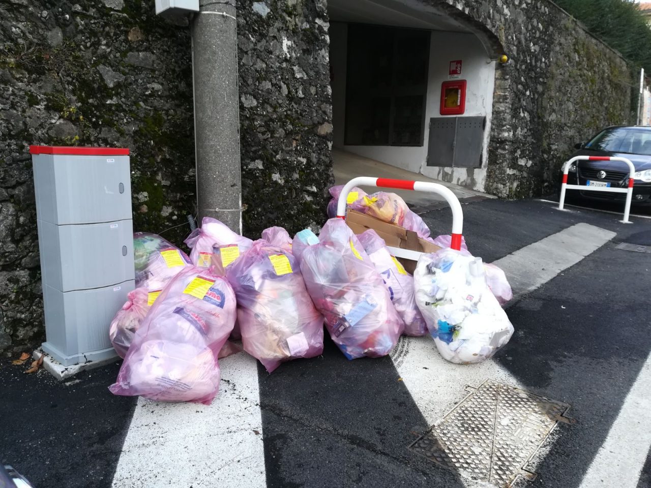 Nuova raccolta rifiuti in centro Lecco: i dubbi dei sindacati.