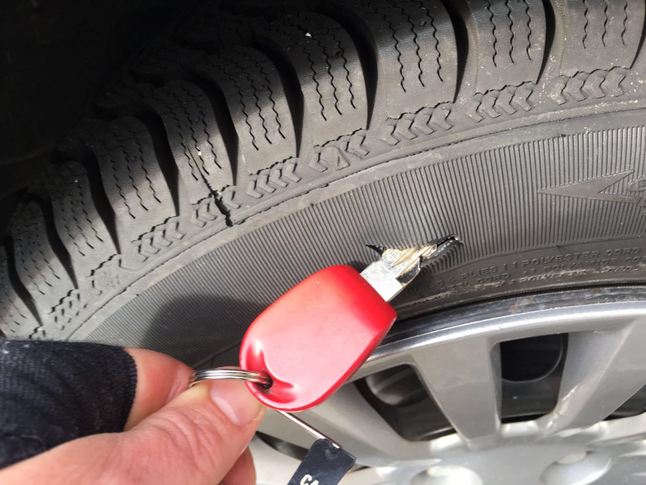 Tagliano le gomme al circolo Cagiva di Dongo