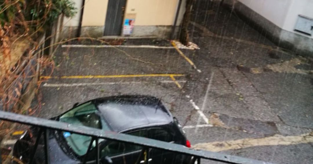 Meteo pazzo, grandinata a Lecco VIDEO