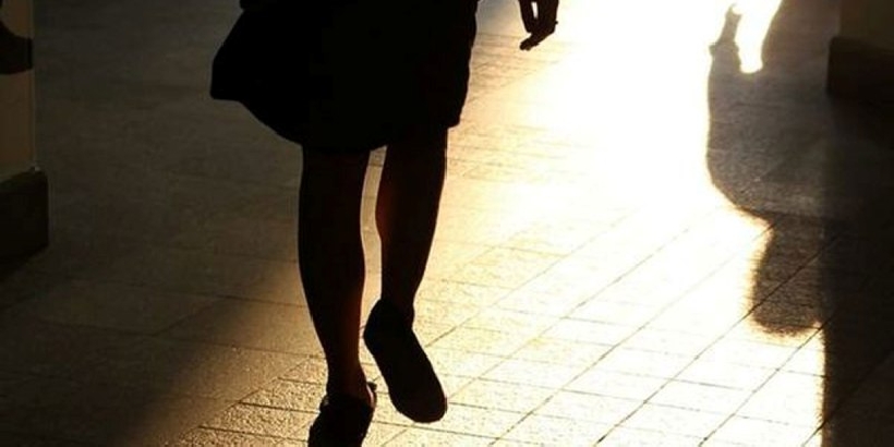 Ragazza molestata in pieno giorno in stazione