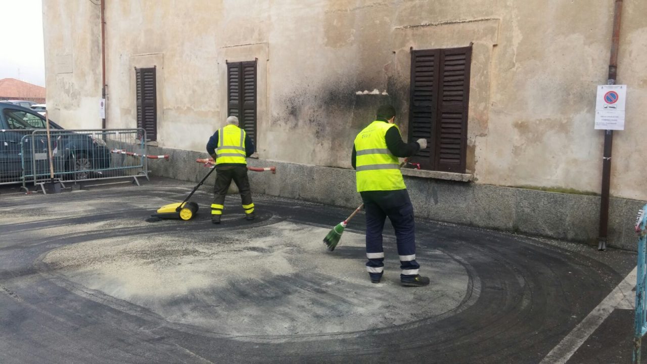 In corso la bonifica di piazza Vittorio Veneto a Garlate