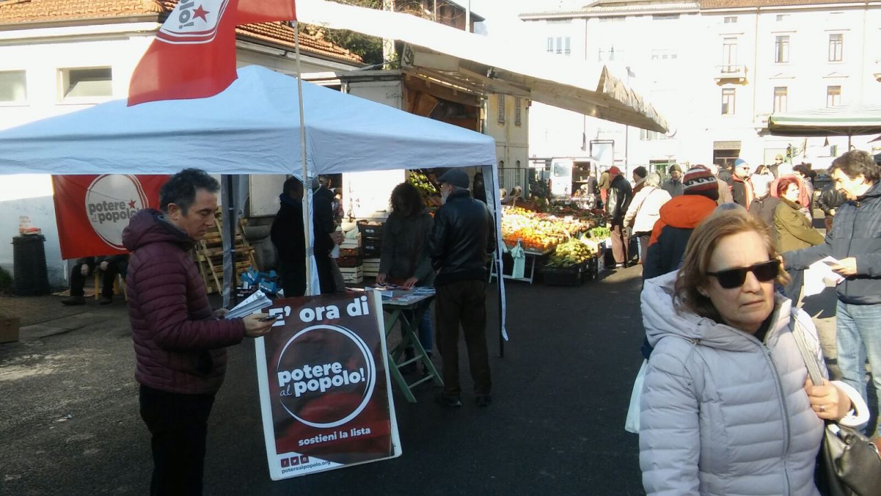 Potere al Popolo Lecco in piazza FOTO
